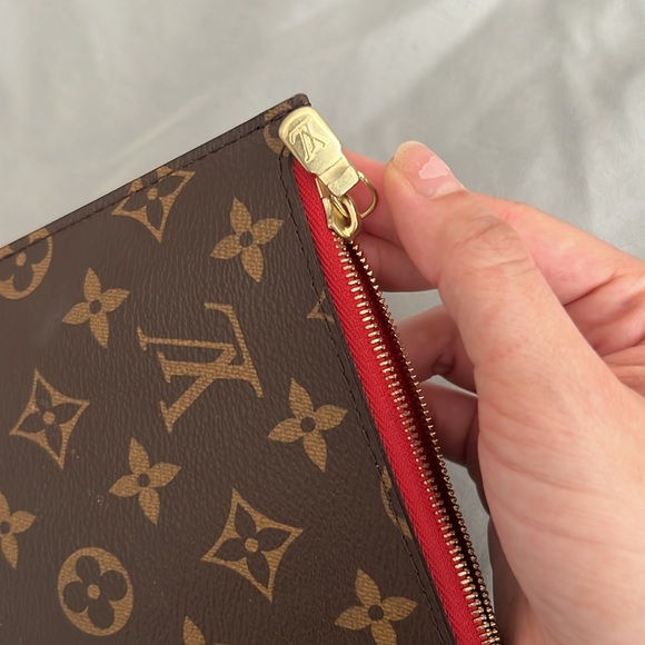 Louis Vuitton Monogram pouch/ wristlet - Picture 9 of 10